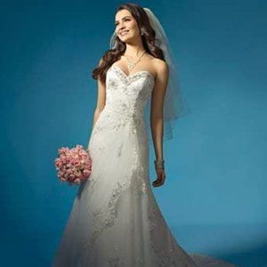 BRAND NEW PLUS SIZE 22 Alfred Angelo Wedding Gown
